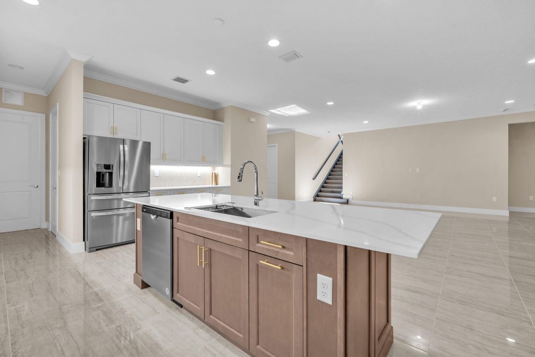 For Sale: $925,000 (5 beds, 3 baths, 3522 Square Feet)