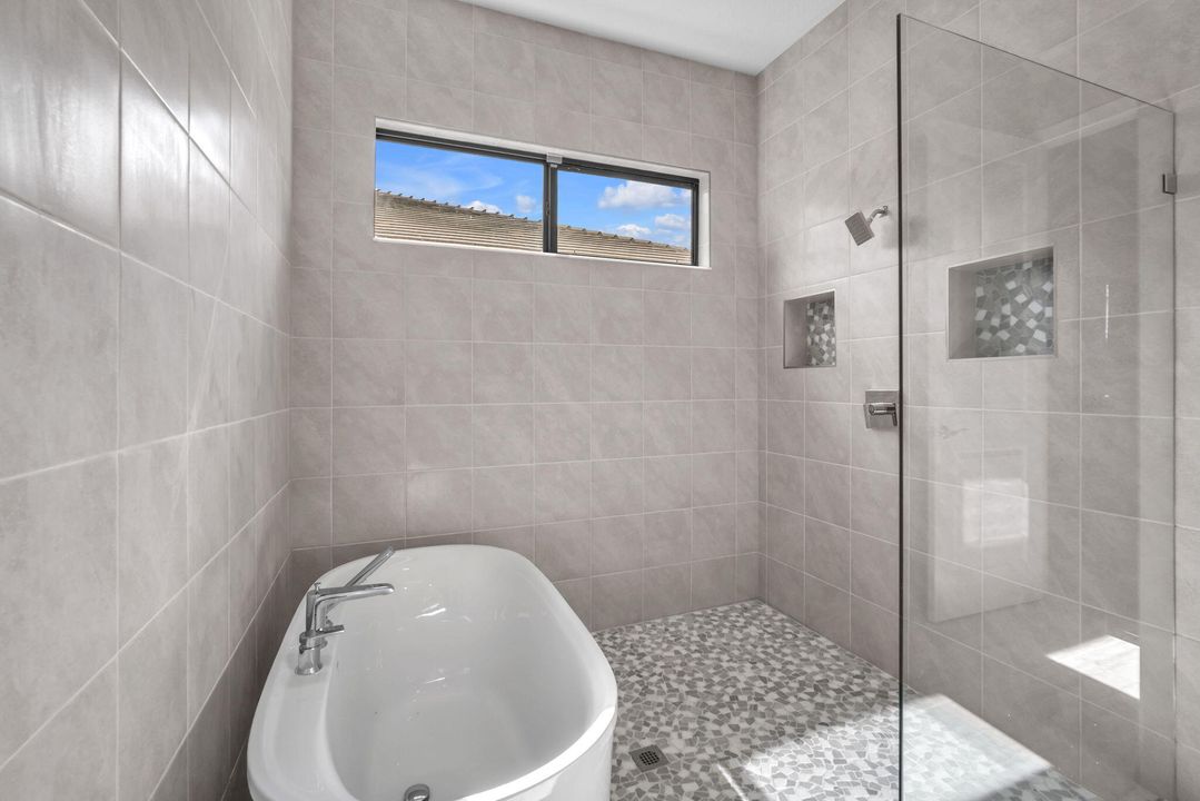 For Sale: $925,000 (5 beds, 3 baths, 3522 Square Feet)