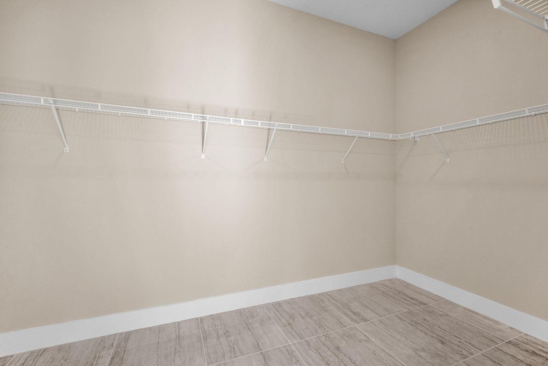 For Sale: $925,000 (5 beds, 3 baths, 3522 Square Feet)