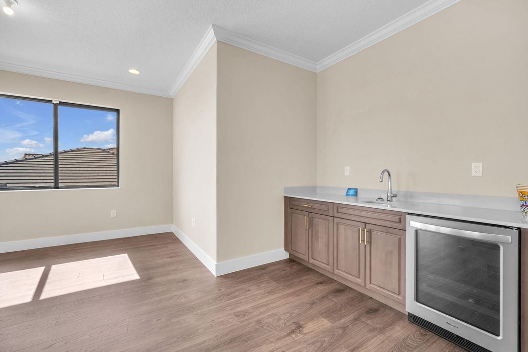 For Sale: $925,000 (5 beds, 3 baths, 3522 Square Feet)