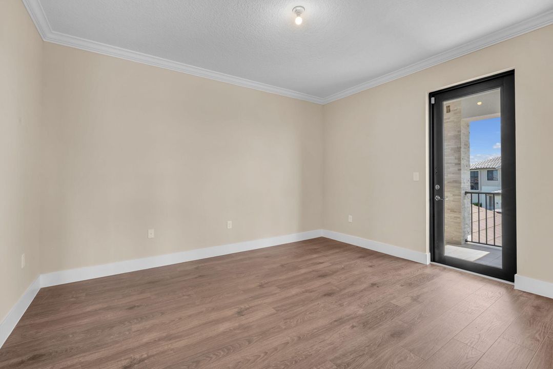 For Sale: $925,000 (5 beds, 3 baths, 3522 Square Feet)