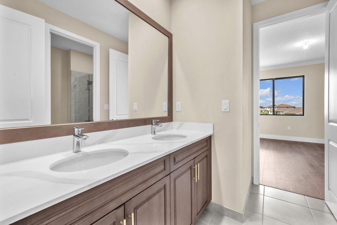 For Sale: $925,000 (5 beds, 3 baths, 3522 Square Feet)