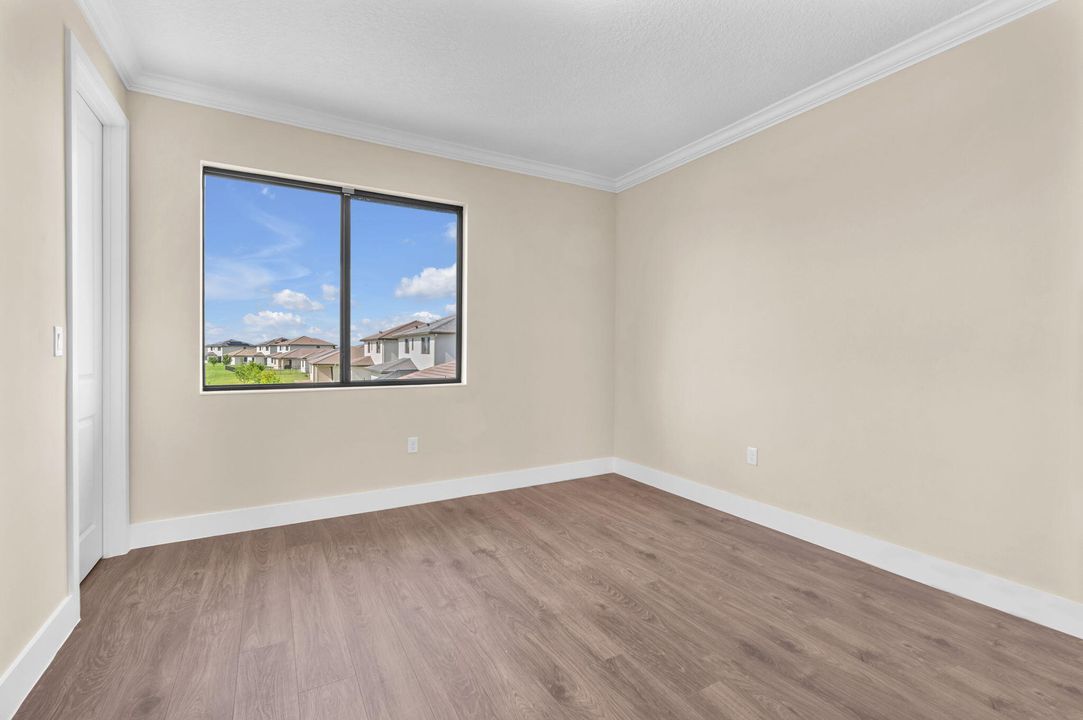 For Sale: $925,000 (5 beds, 3 baths, 3522 Square Feet)