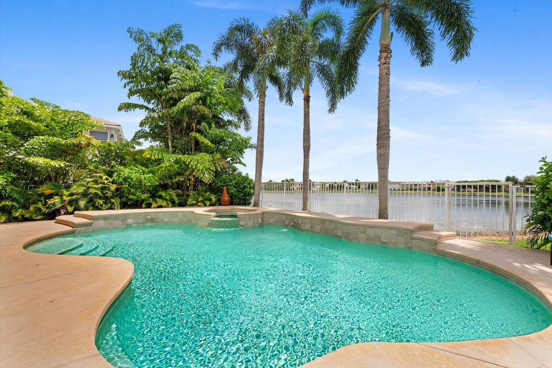 合同活跃: $744,900 (4 贝兹, 3 浴室, 3142 平方英尺)