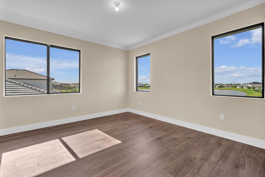 For Sale: $925,000 (5 beds, 3 baths, 3522 Square Feet)