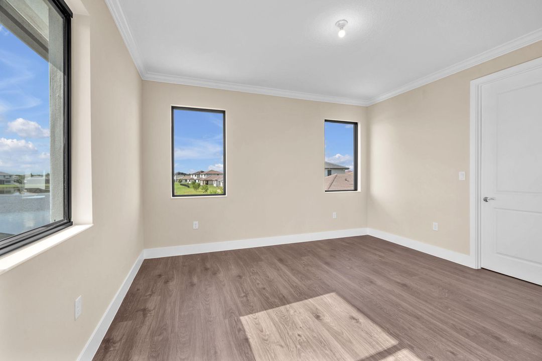 For Sale: $925,000 (5 beds, 3 baths, 3522 Square Feet)