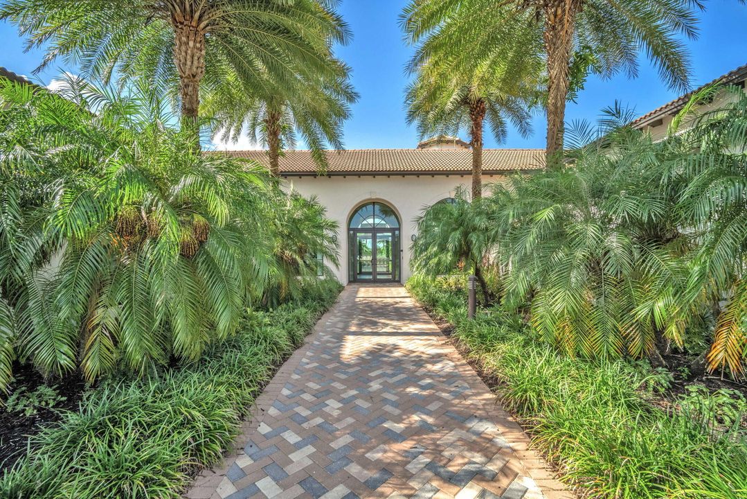 For Sale: $925,000 (5 beds, 3 baths, 3522 Square Feet)