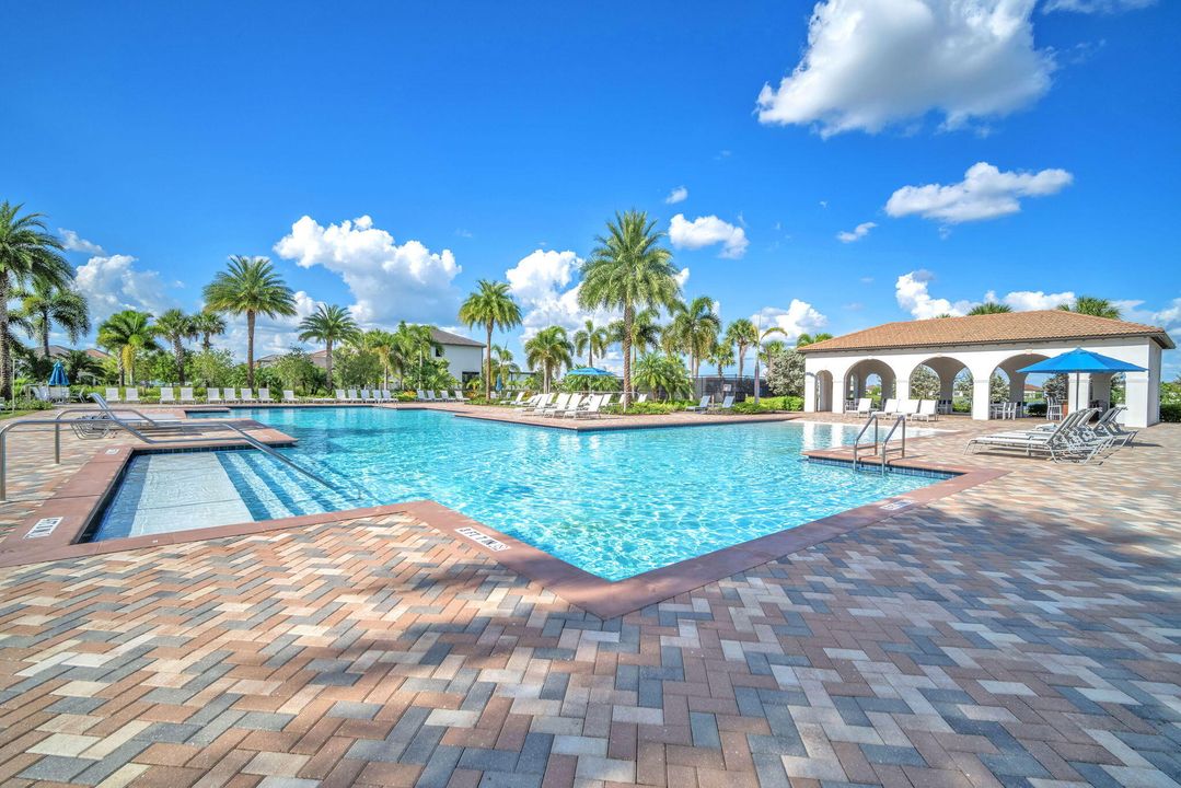 For Sale: $925,000 (5 beds, 3 baths, 3522 Square Feet)