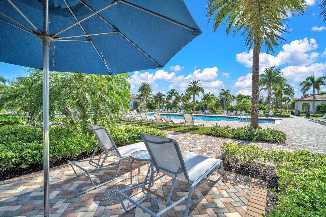 For Sale: $925,000 (5 beds, 3 baths, 3522 Square Feet)