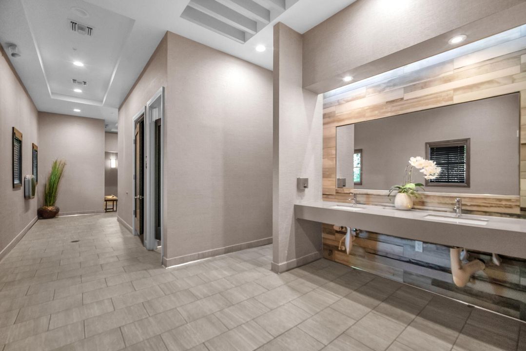 For Sale: $925,000 (5 beds, 3 baths, 3522 Square Feet)