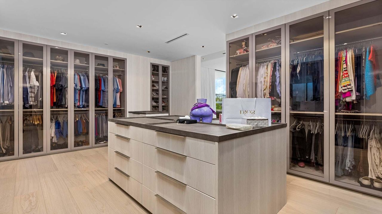 For Sale: $11,995,000 (3 beds, 3 baths, 4236 Square Feet)