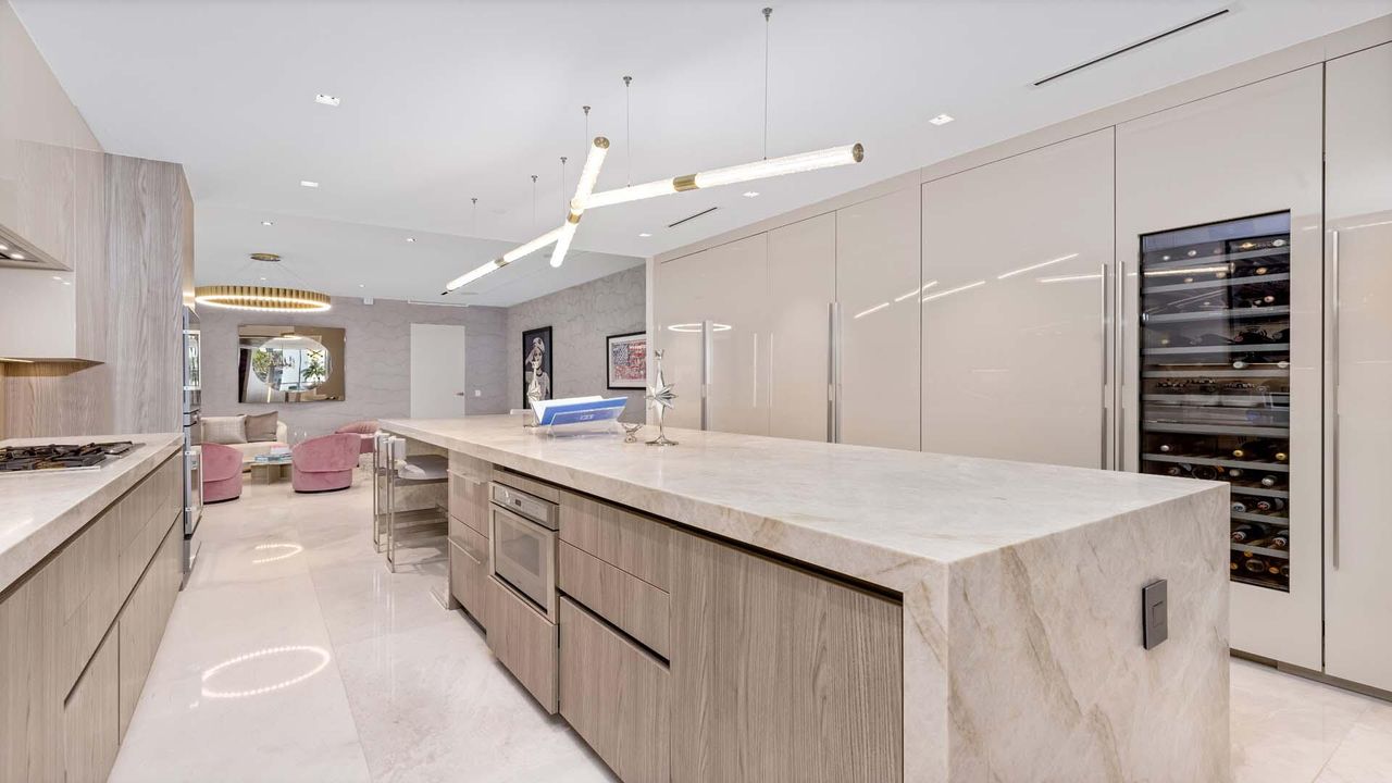 For Sale: $11,995,000 (3 beds, 3 baths, 4236 Square Feet)