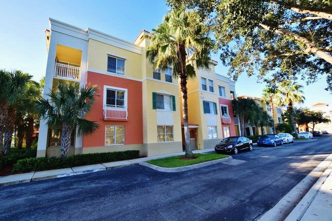 В аренду: $1,900 (1 спален, 1 ванн, 815 Квадратных фут)