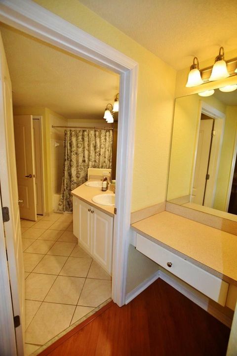 В аренду: $1,900 (1 спален, 1 ванн, 815 Квадратных фут)