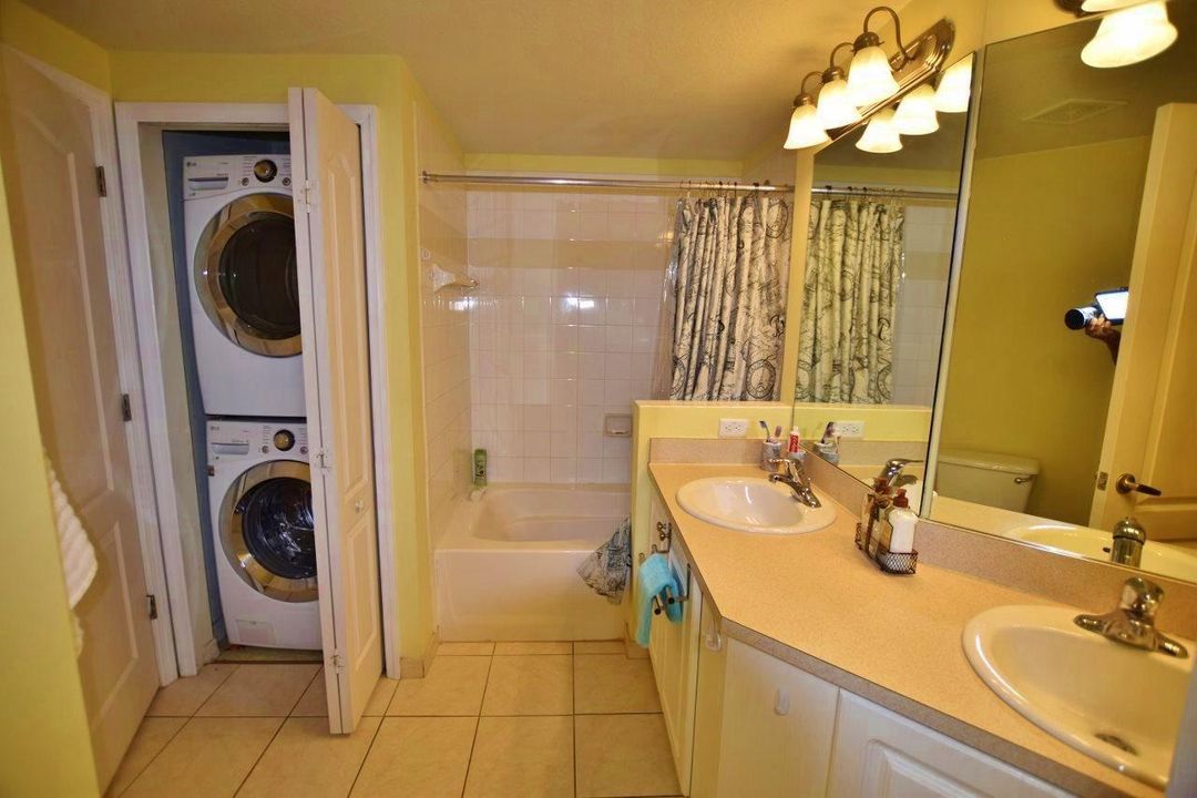 В аренду: $1,900 (1 спален, 1 ванн, 815 Квадратных фут)