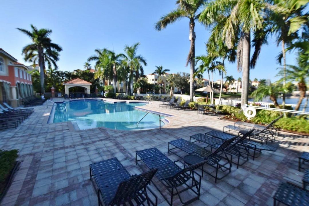 В аренду: $1,900 (1 спален, 1 ванн, 815 Квадратных фут)