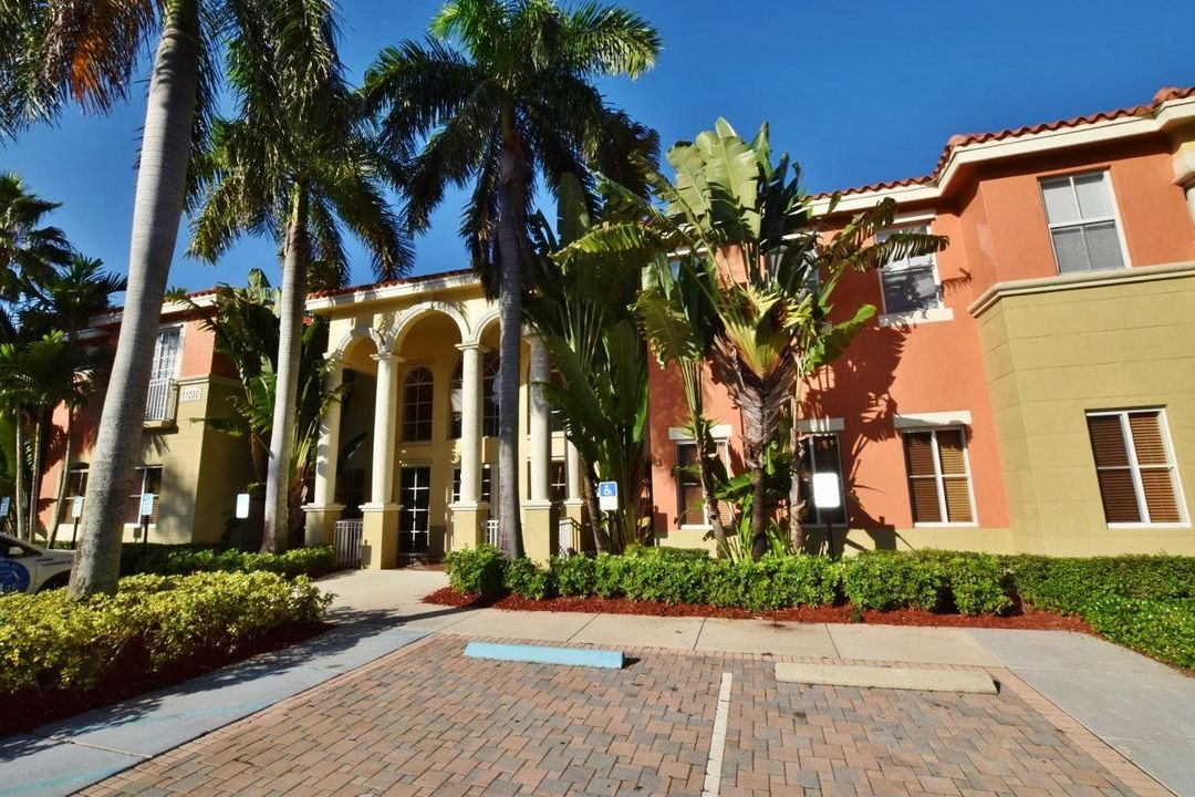 В аренду: $1,900 (1 спален, 1 ванн, 815 Квадратных фут)