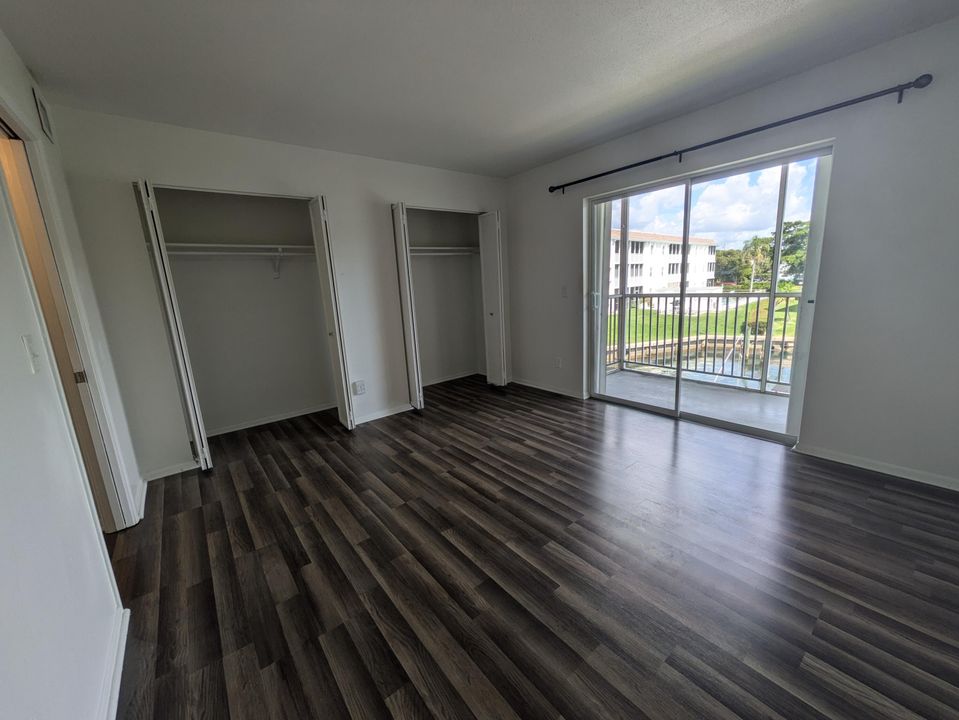 合同活跃: $149,999 (1 贝兹, 1 浴室, 640 平方英尺)