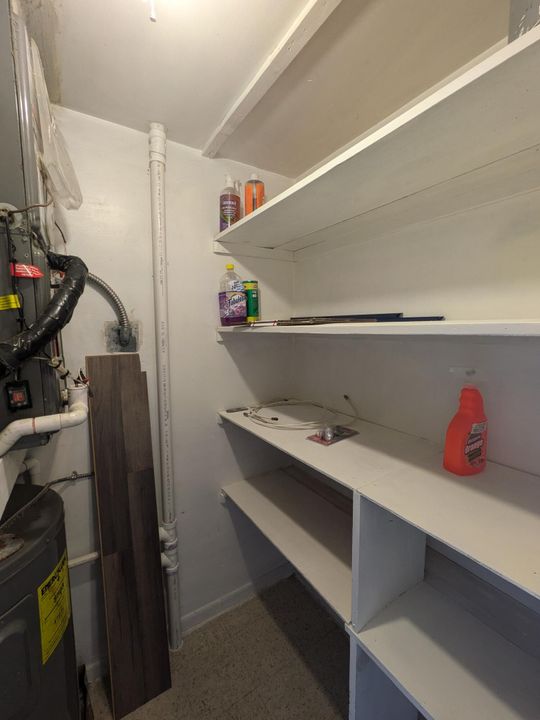 合同活跃: $149,999 (1 贝兹, 1 浴室, 640 平方英尺)