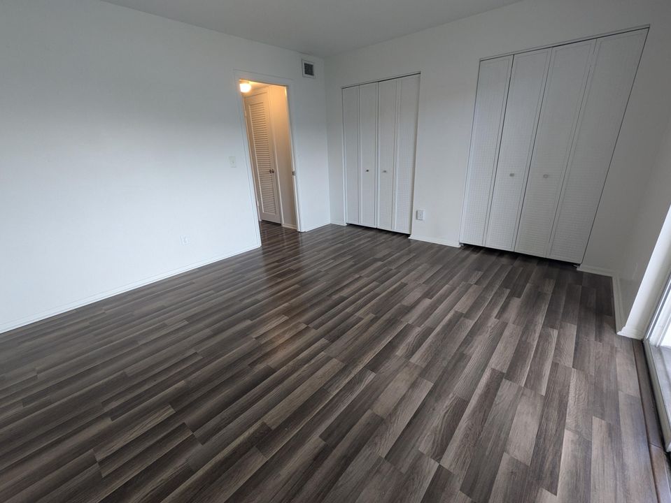 合同活跃: $149,999 (1 贝兹, 1 浴室, 640 平方英尺)