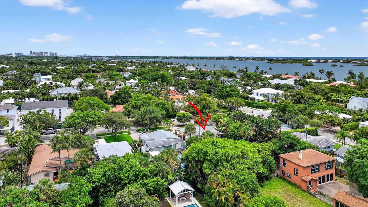 最近售出: $1,200,000 (2 贝兹, 2 浴室, 1210 平方英尺)