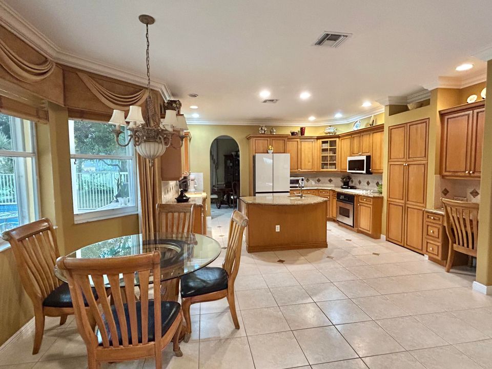 Active With Contract: $775,000 (5 beds, 5 baths, 3366 Square Feet)