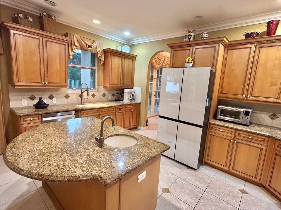 Active With Contract: $775,000 (5 beds, 5 baths, 3366 Square Feet)