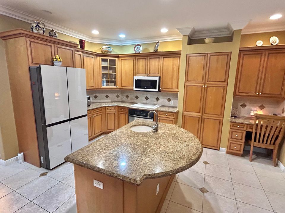 Active With Contract: $775,000 (5 beds, 5 baths, 3366 Square Feet)