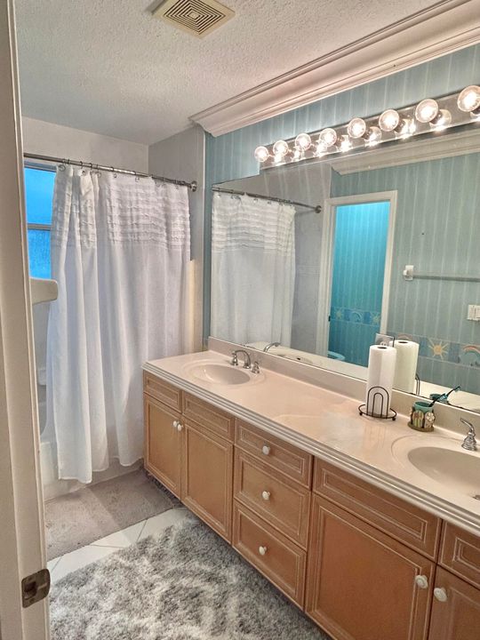 Active With Contract: $775,000 (5 beds, 5 baths, 3366 Square Feet)