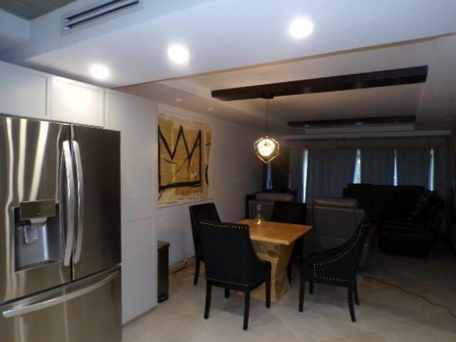 合同活跃: $179,900 (2 贝兹, 2 浴室, 986 平方英尺)