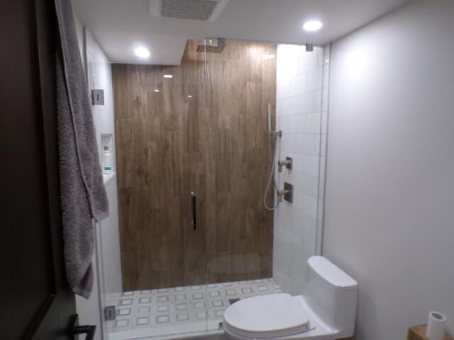 合同活跃: $179,900 (2 贝兹, 2 浴室, 986 平方英尺)