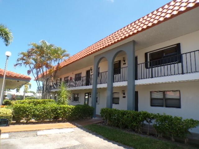 合同活跃: $179,900 (2 贝兹, 2 浴室, 986 平方英尺)