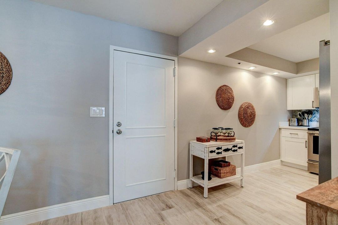 Active With Contract: $565,000 (2 beds, 2 baths, 1050 Square Feet)