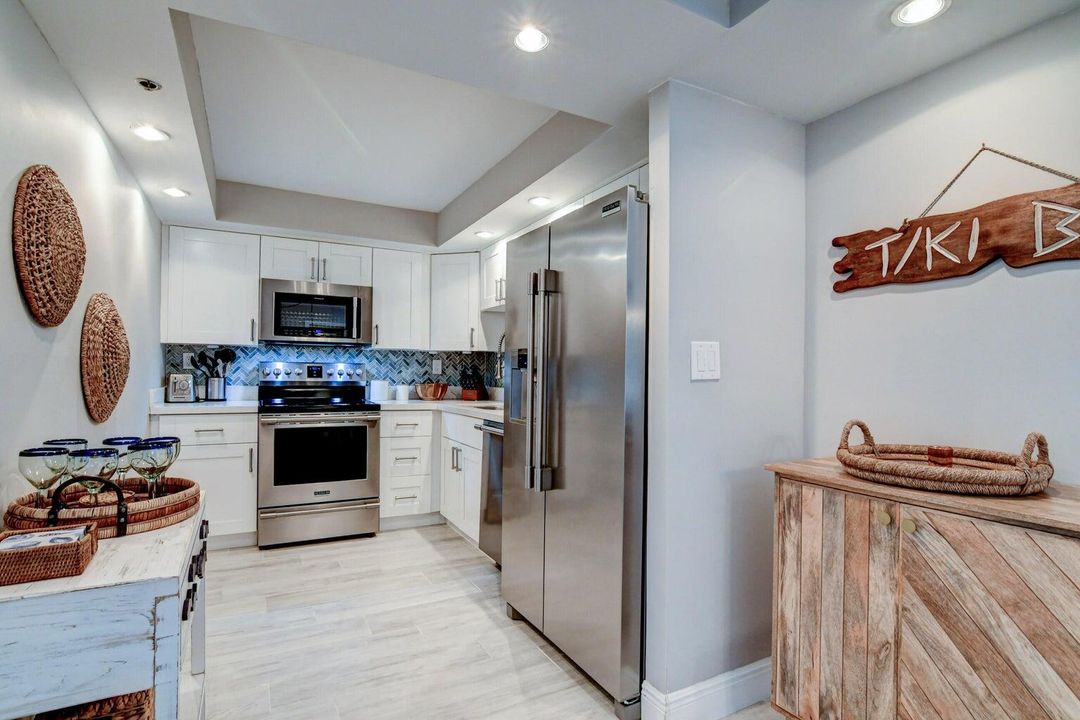 Active With Contract: $565,000 (2 beds, 2 baths, 1050 Square Feet)