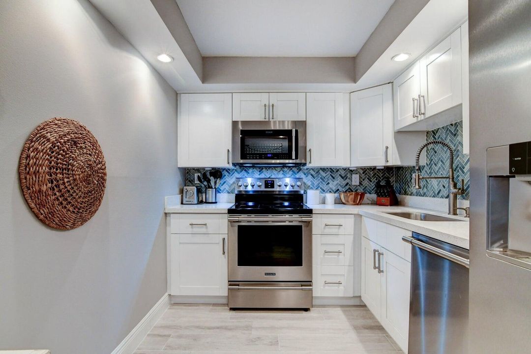 Active With Contract: $565,000 (2 beds, 2 baths, 1050 Square Feet)