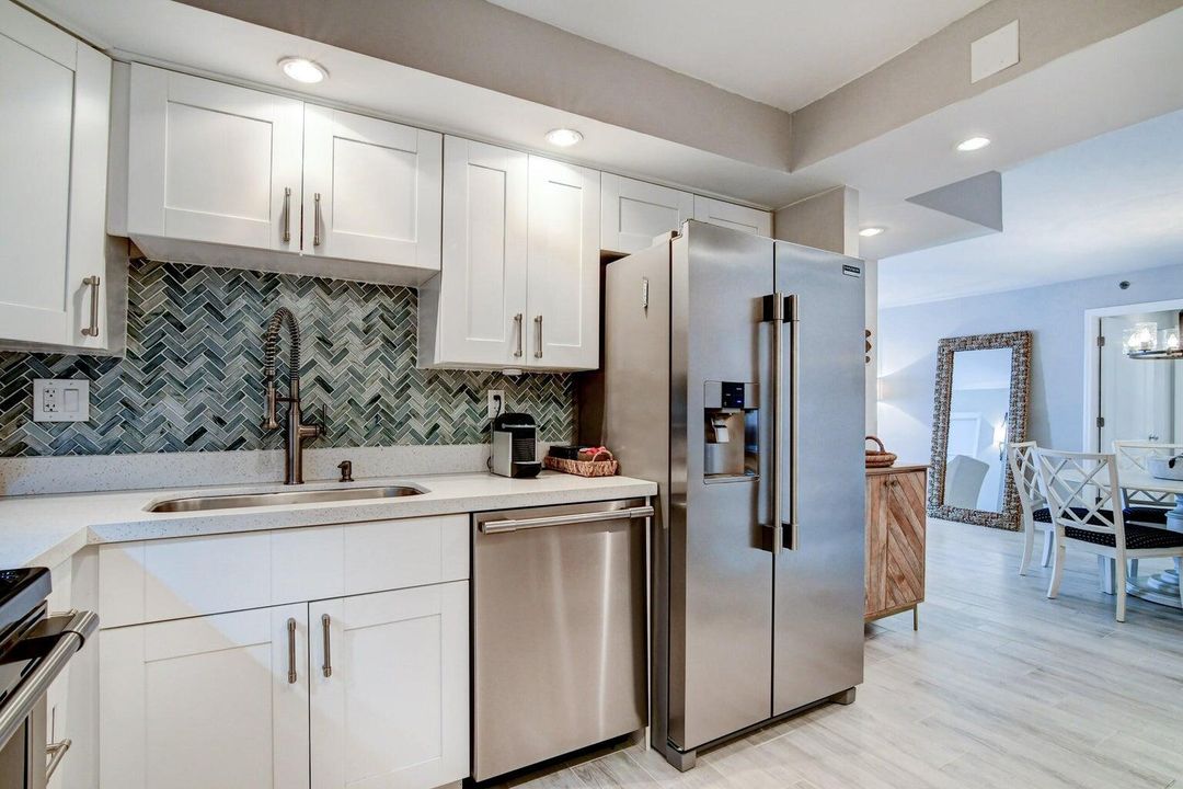 Active With Contract: $565,000 (2 beds, 2 baths, 1050 Square Feet)