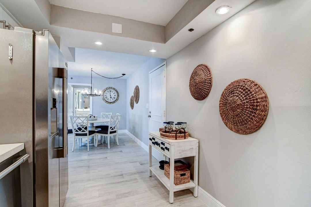 Active With Contract: $565,000 (2 beds, 2 baths, 1050 Square Feet)