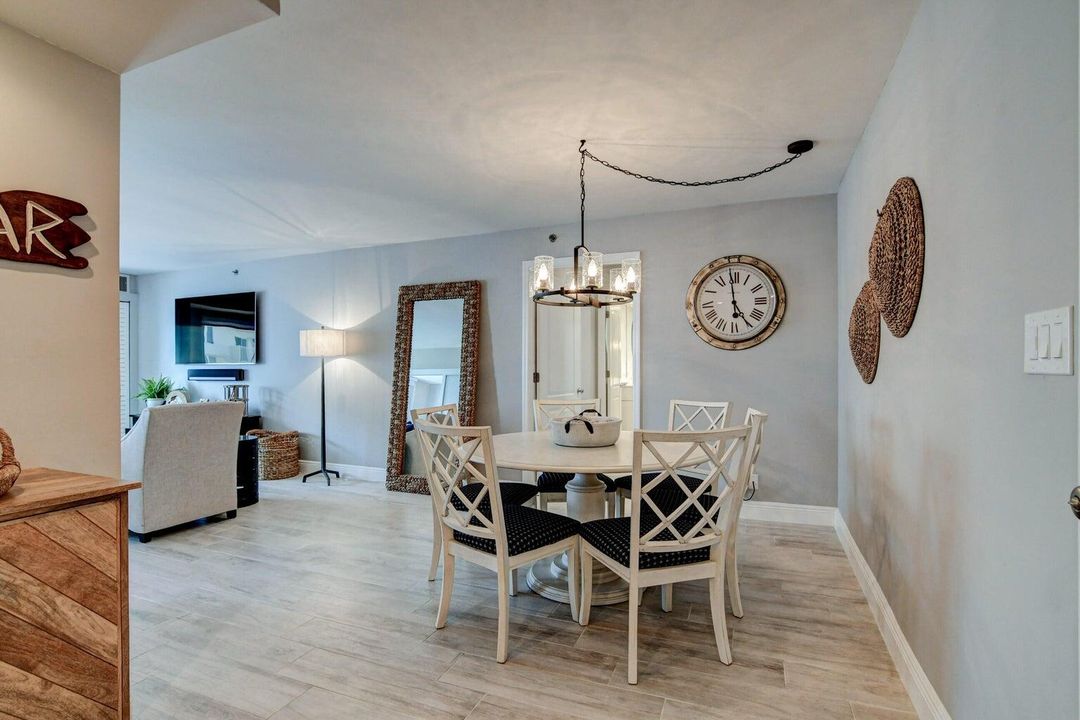 Active With Contract: $565,000 (2 beds, 2 baths, 1050 Square Feet)