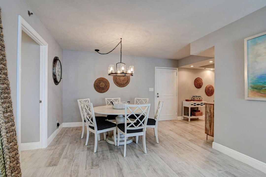 Active With Contract: $565,000 (2 beds, 2 baths, 1050 Square Feet)