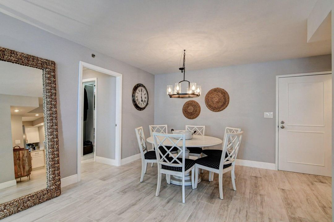 Active With Contract: $565,000 (2 beds, 2 baths, 1050 Square Feet)