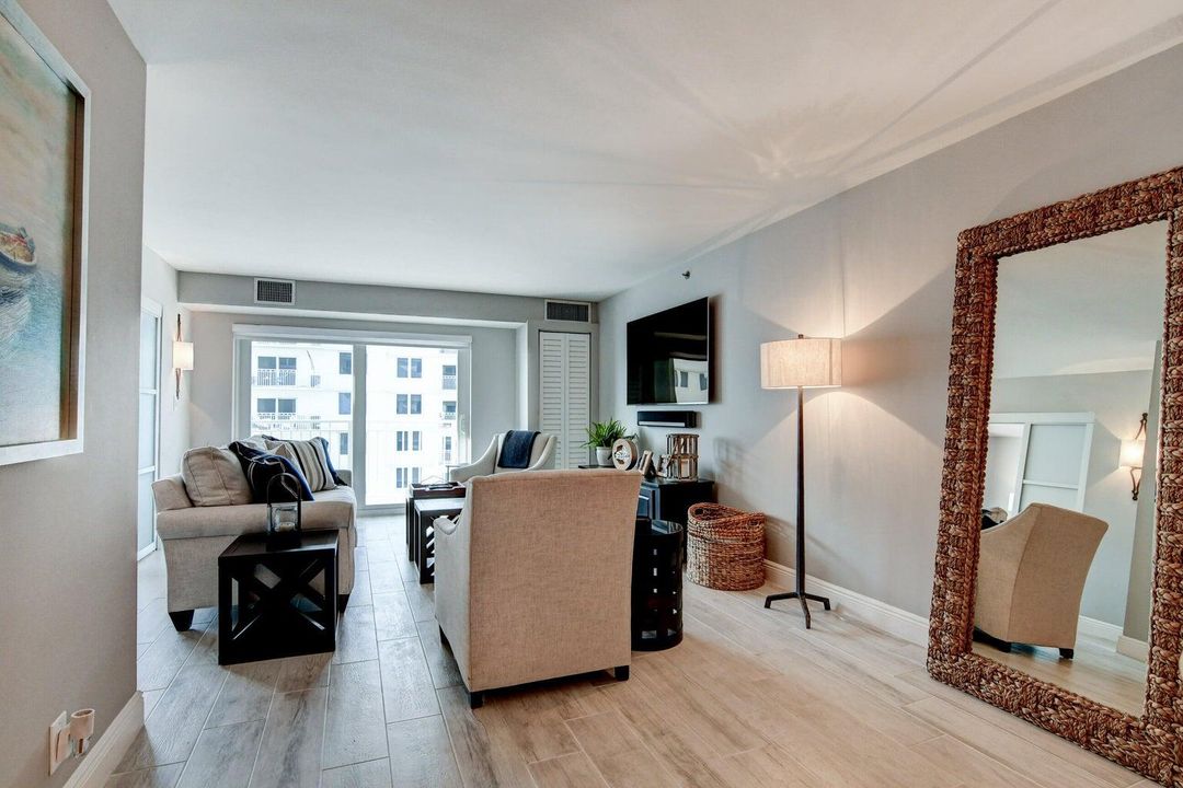 Active With Contract: $565,000 (2 beds, 2 baths, 1050 Square Feet)