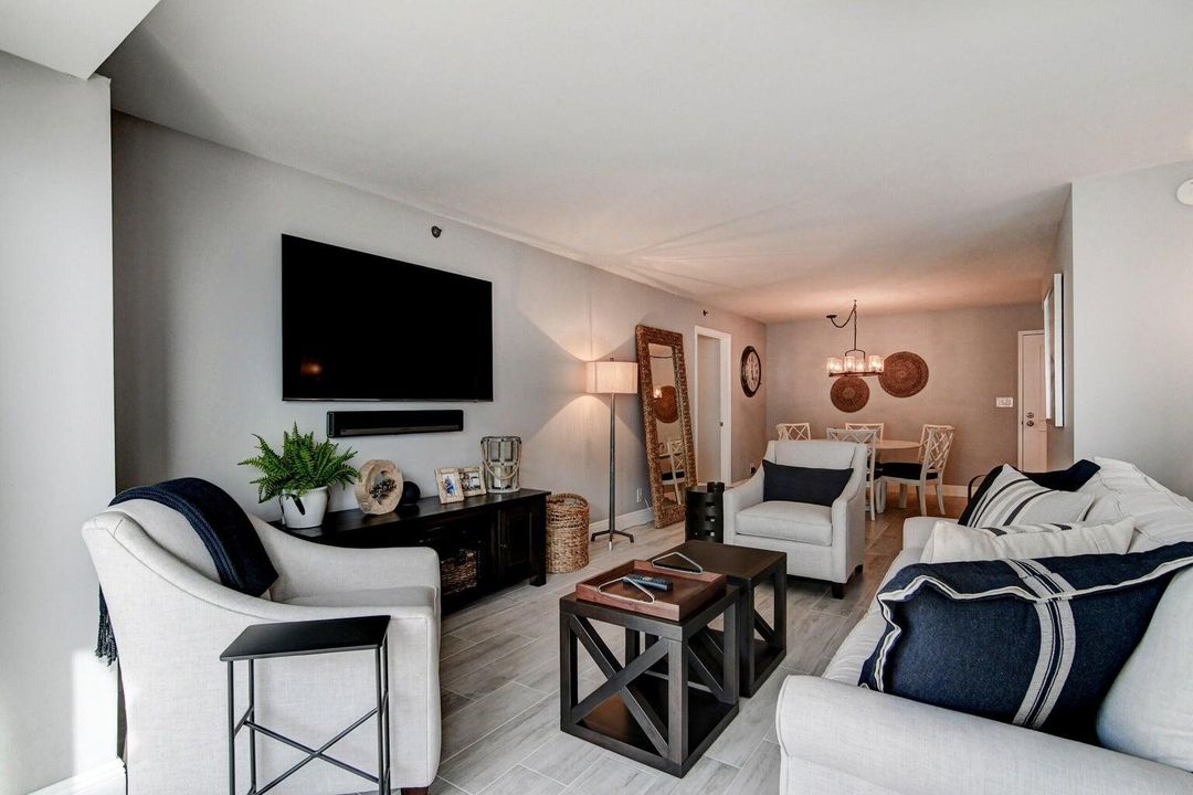 Active With Contract: $565,000 (2 beds, 2 baths, 1050 Square Feet)