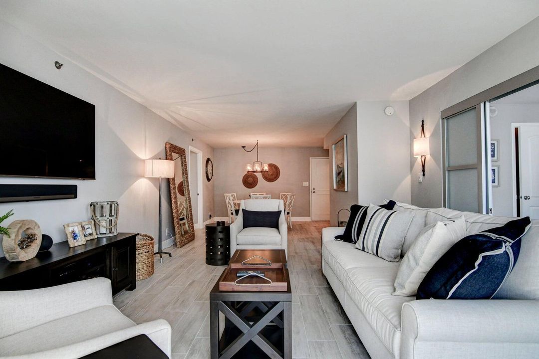 Active With Contract: $565,000 (2 beds, 2 baths, 1050 Square Feet)