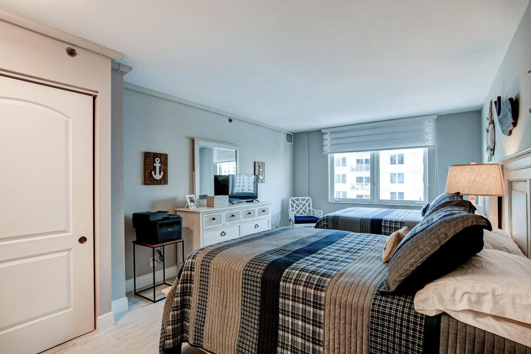 Active With Contract: $565,000 (2 beds, 2 baths, 1050 Square Feet)