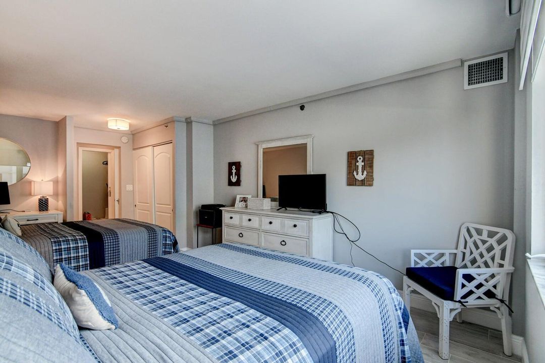 Active With Contract: $565,000 (2 beds, 2 baths, 1050 Square Feet)