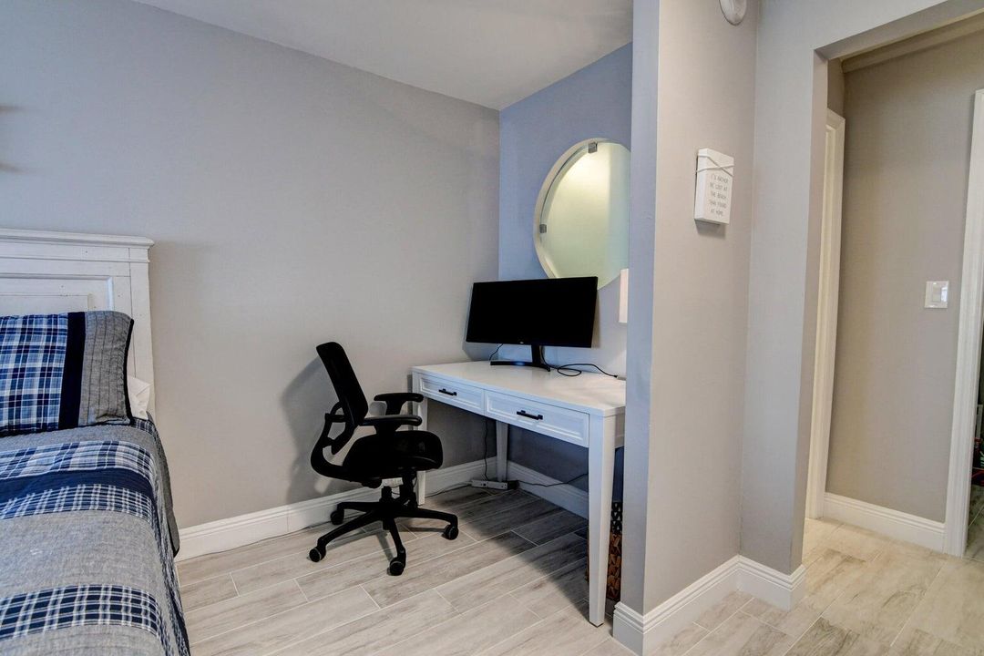 Active With Contract: $565,000 (2 beds, 2 baths, 1050 Square Feet)