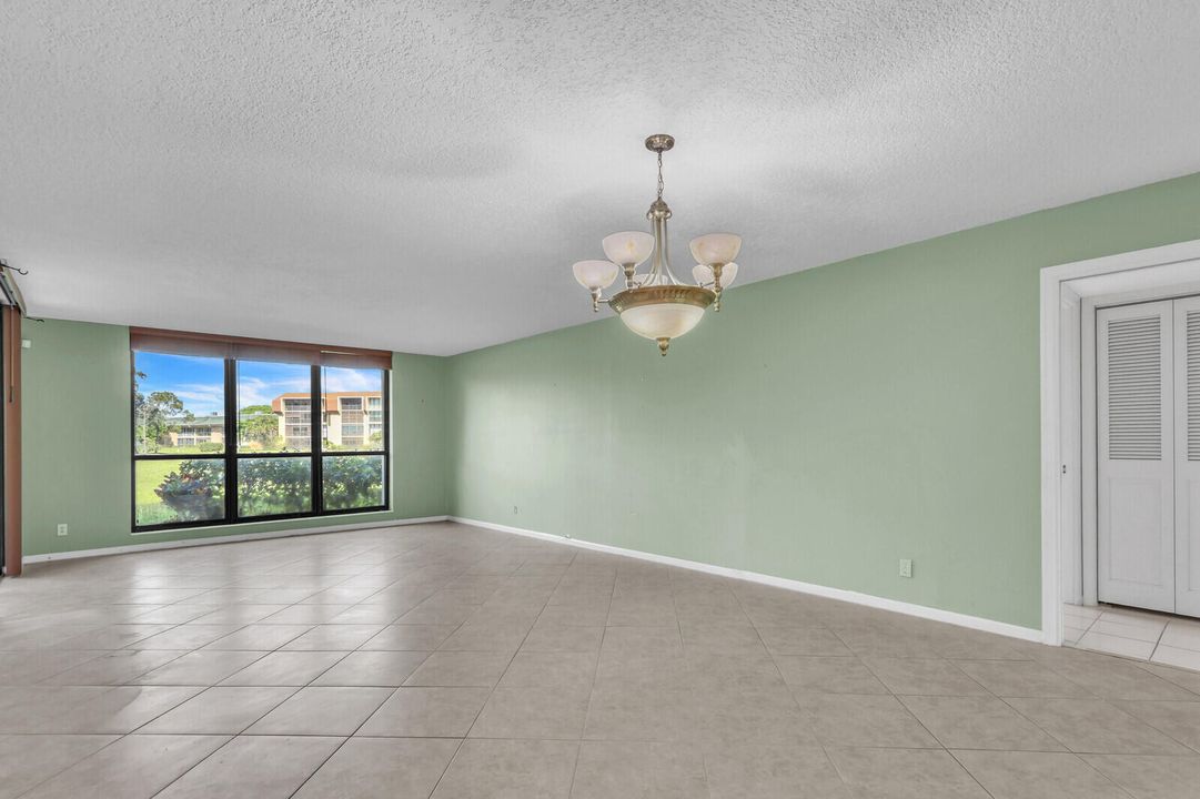 待售: $199,900 (2 贝兹, 2 浴室, 1287 平方英尺)