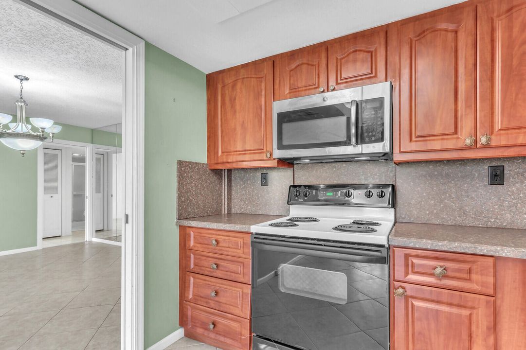 待售: $199,900 (2 贝兹, 2 浴室, 1287 平方英尺)