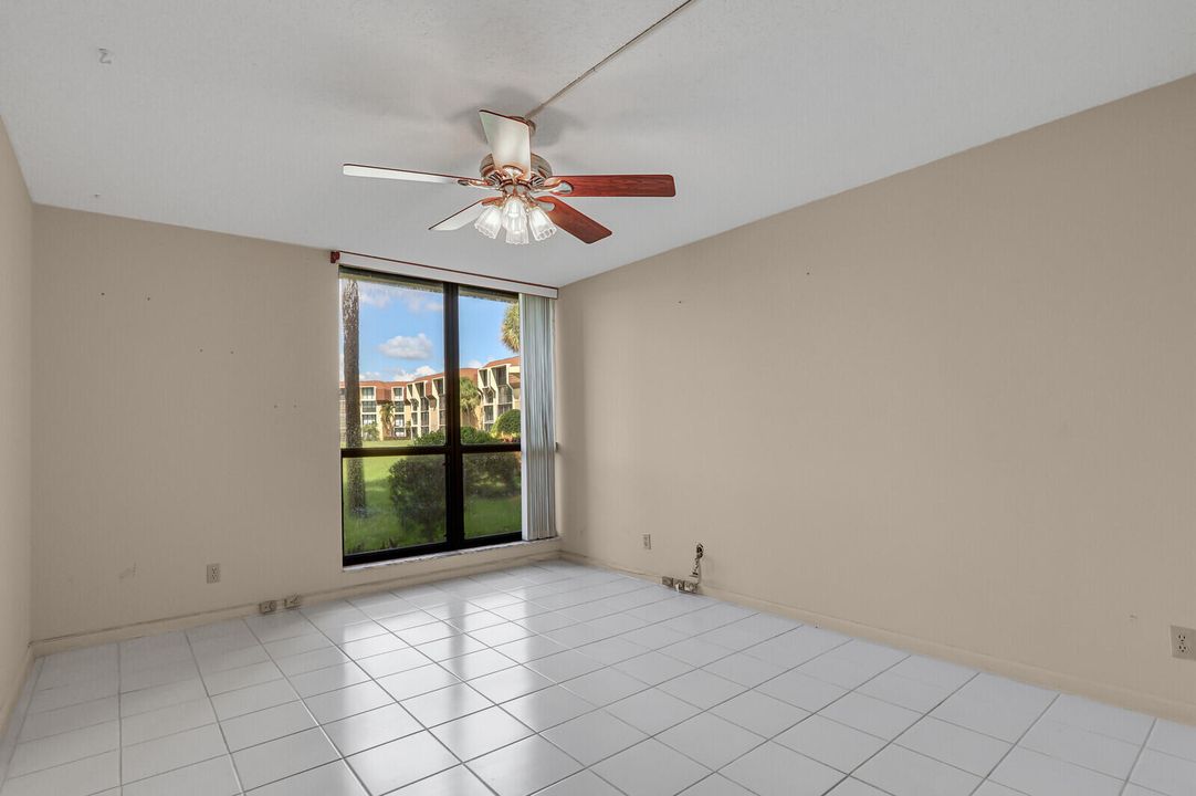 待售: $199,900 (2 贝兹, 2 浴室, 1287 平方英尺)