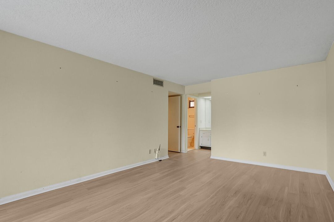 待售: $199,900 (2 贝兹, 2 浴室, 1287 平方英尺)